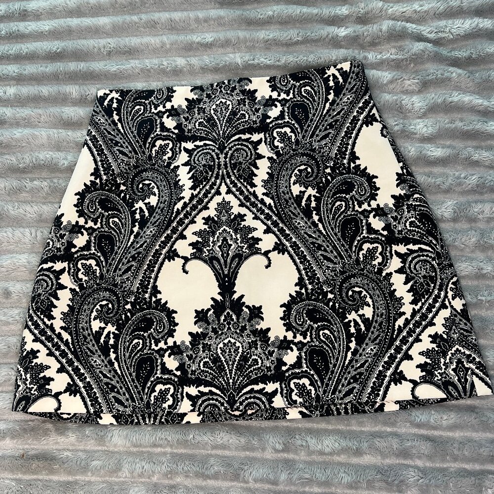 Zara Cream & Black Baroque Print Skater Mini Skirt - Size Medium